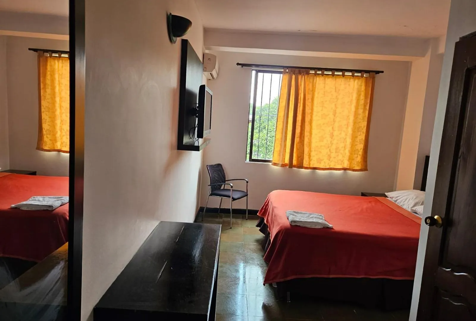 קאלי Hotel Champagnat